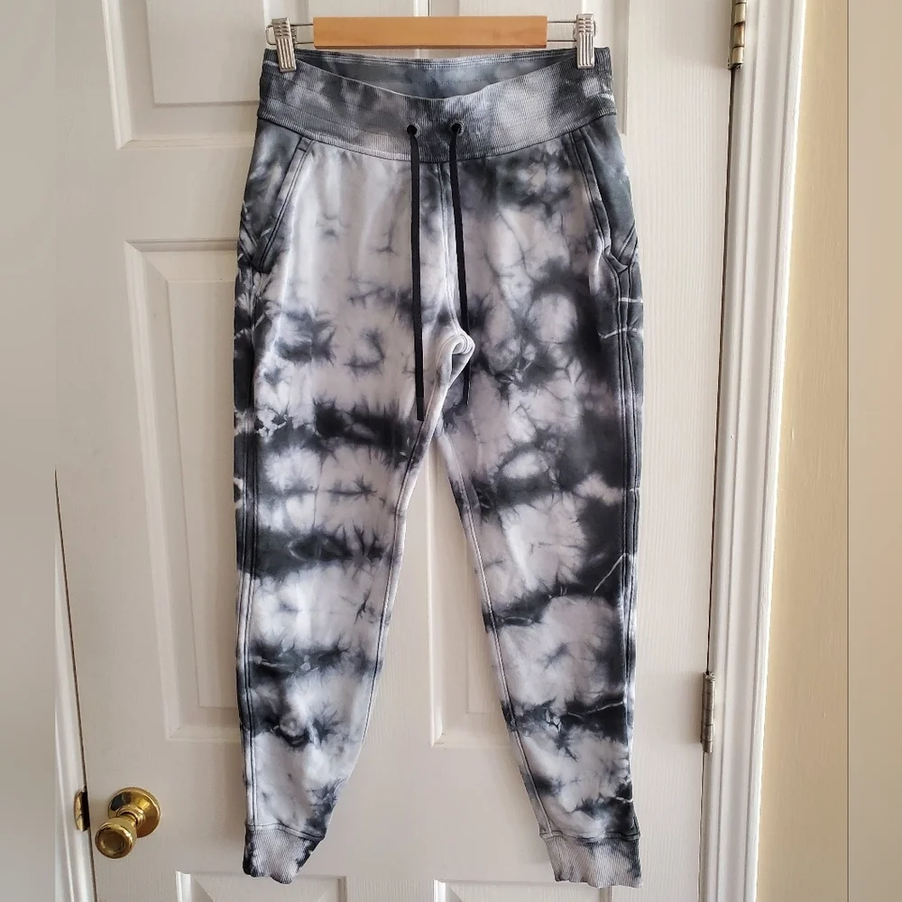 Lululemon Warm Down Jogger Mid Rise Size 4 Earth Dye Stone